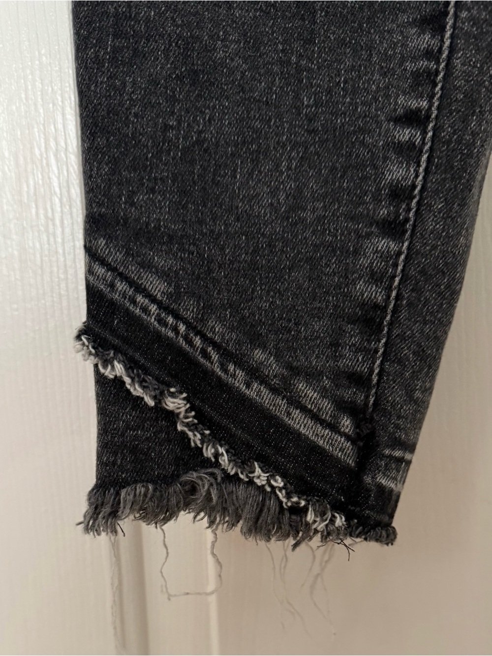 KanCan Women’s Size 11/29 Black Wash Skinny Jeans Frayed Hem - Picture 4 of 7